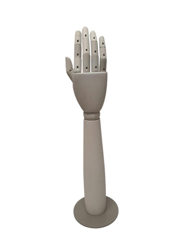 Mano con antebrazo de madera, pintada, con base, 46cm alto. - Imagen 3