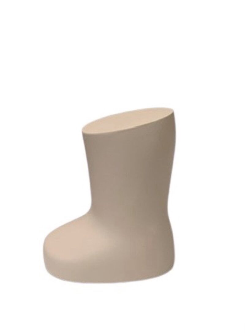 Pie izquierdo infantil 3 meses, color carne.