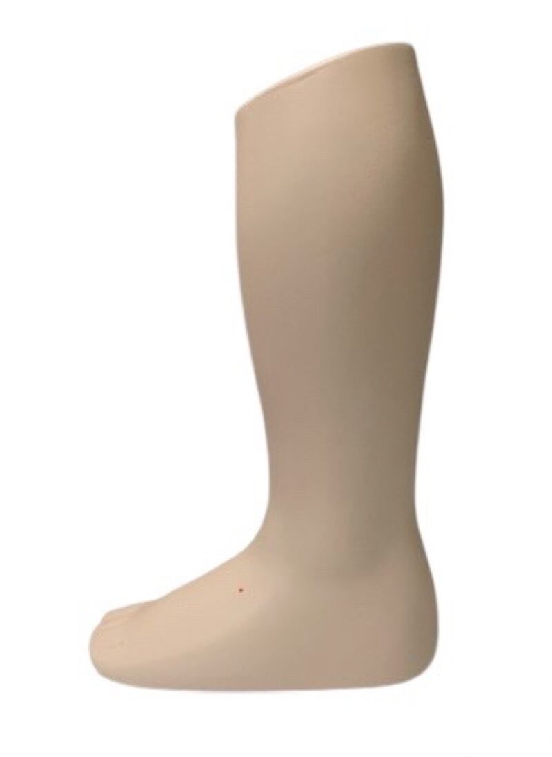 Pie izquierdo infantil 4 años, color carne.